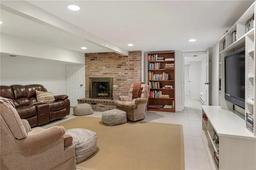 53 Shore Road Bristol RI 02809