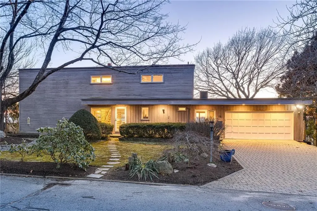 53 Shore Road Bristol RI 02809