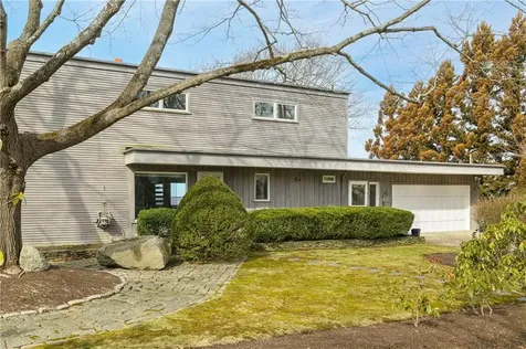 53 Shore Road Bristol RI 02809