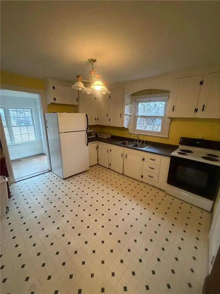 97 Floral Avenue North Kingstown RI 02852