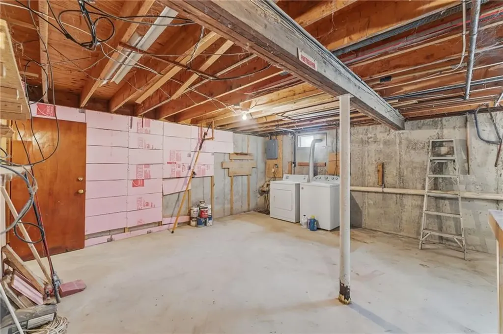 8 Harris Avenue Warren RI 02885