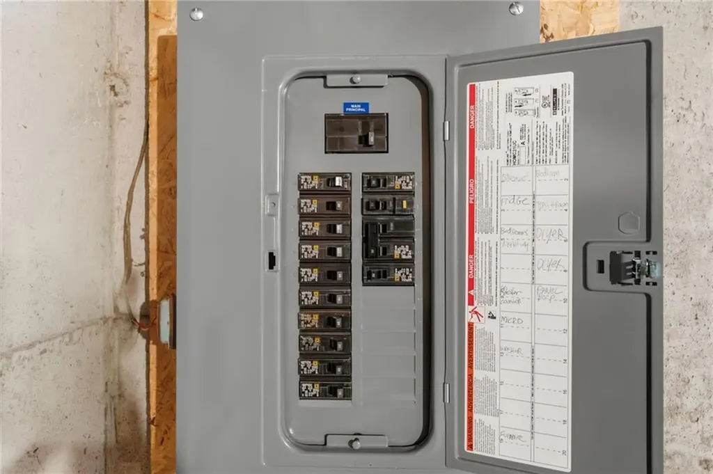 8 Harris Avenue Warren RI 02885