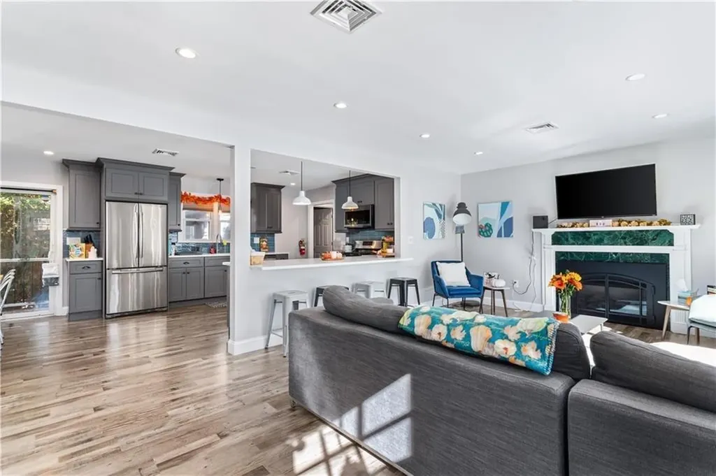 4 James Street Middletown RI 02842