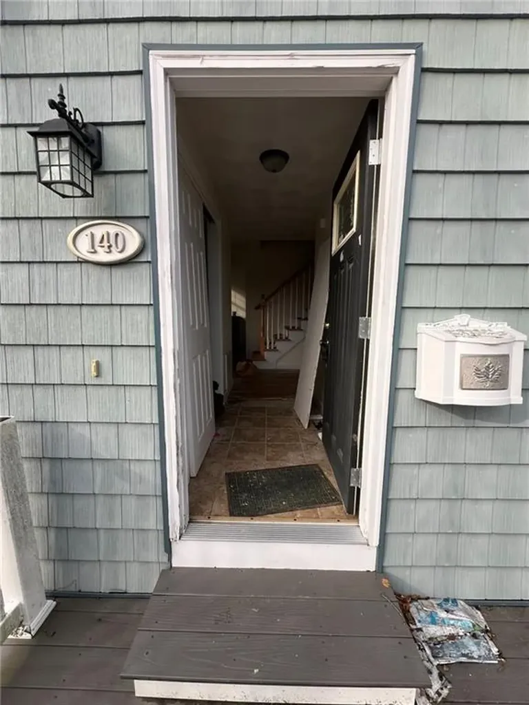 140 Lake View Road Cranston RI 02920