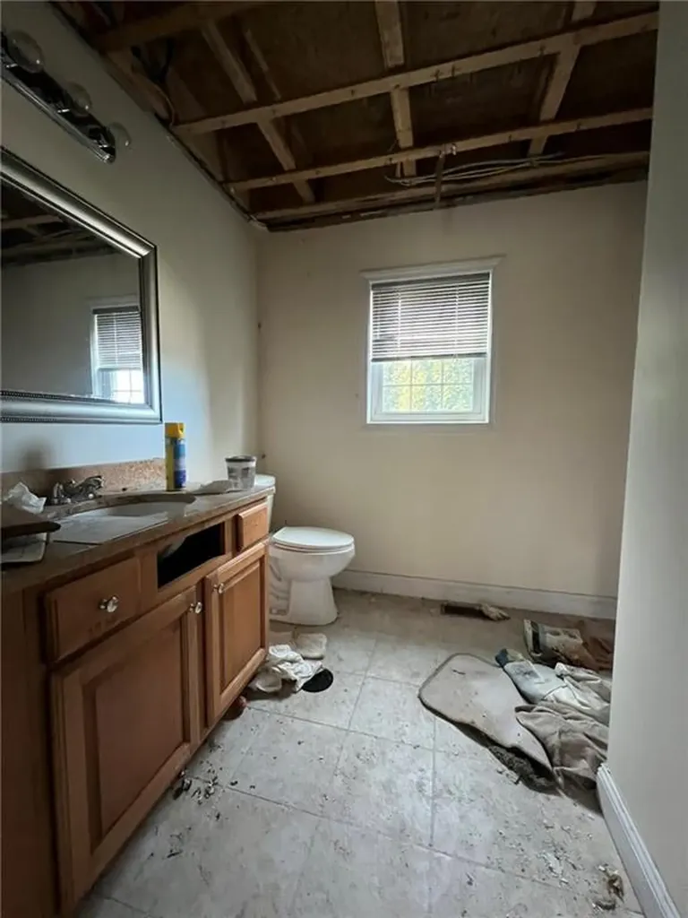 140 Lake View Road Cranston RI 02920