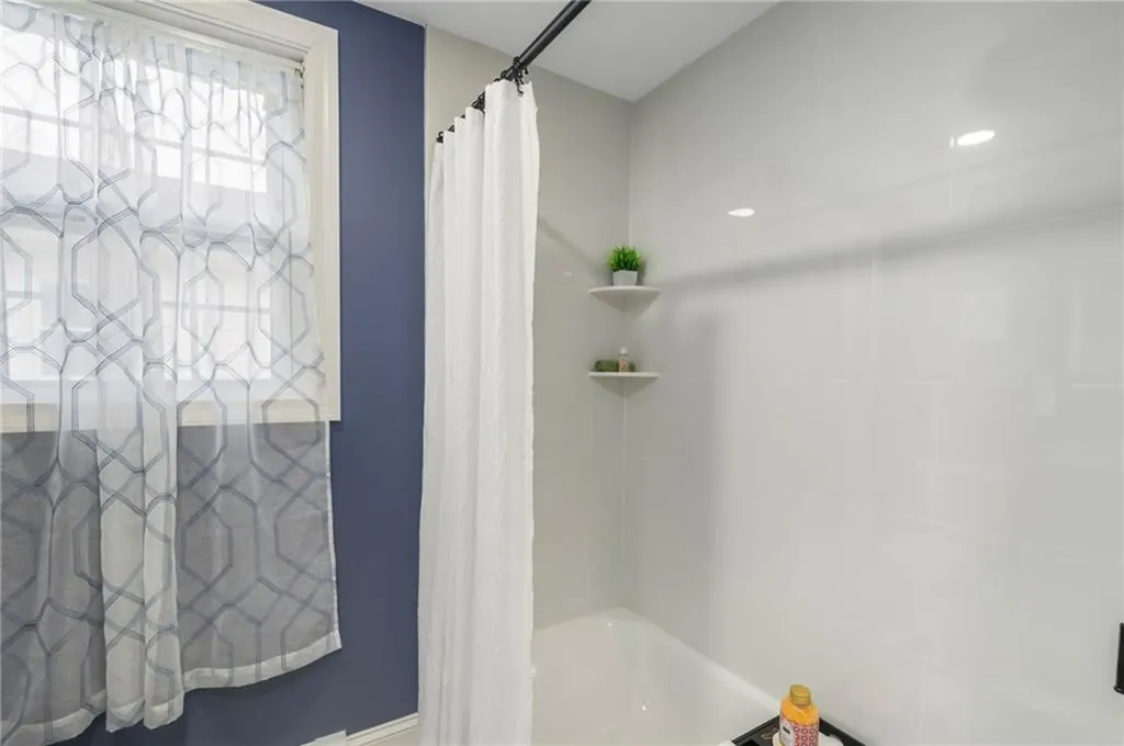 33 Moorland Avenue Providence RI 02908