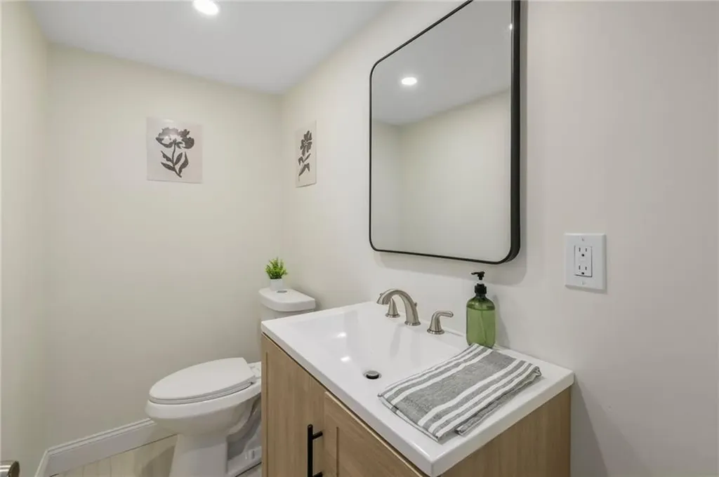 33 Moorland Avenue Providence RI 02908