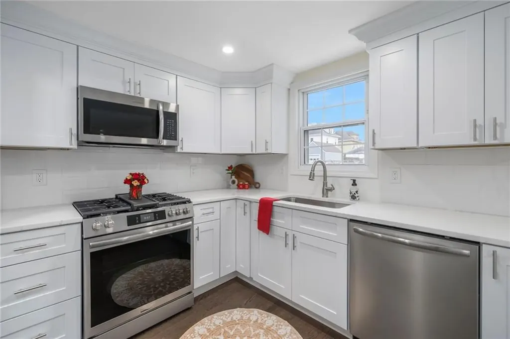 33 Moorland Avenue Providence RI 02908