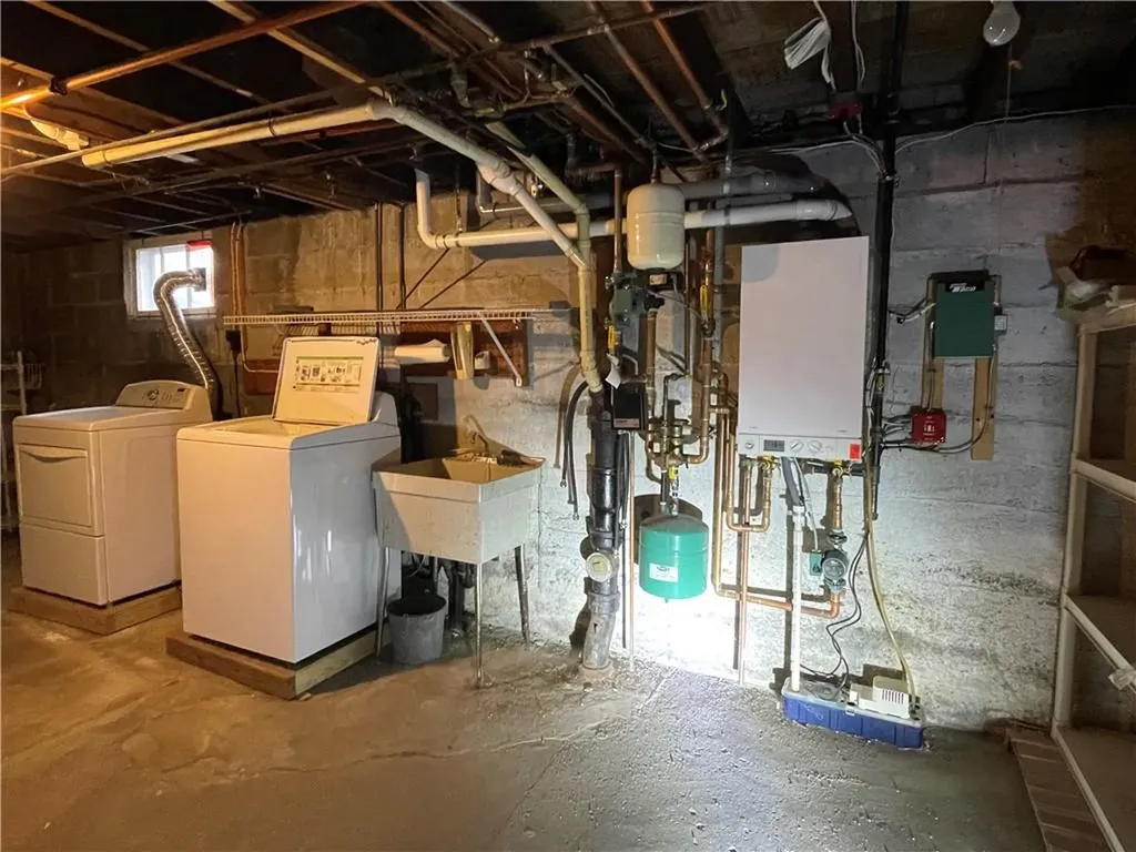 25 Elinora Street East Providence RI 02915