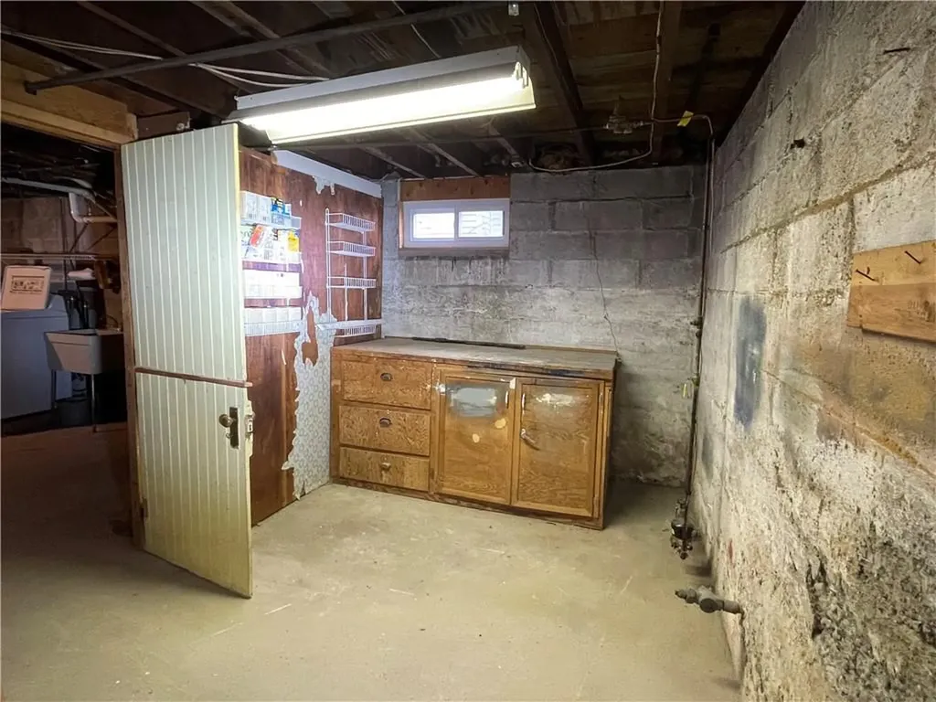 25 Elinora Street East Providence RI 02915