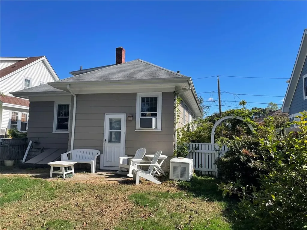 25 Elinora Street East Providence RI 02915