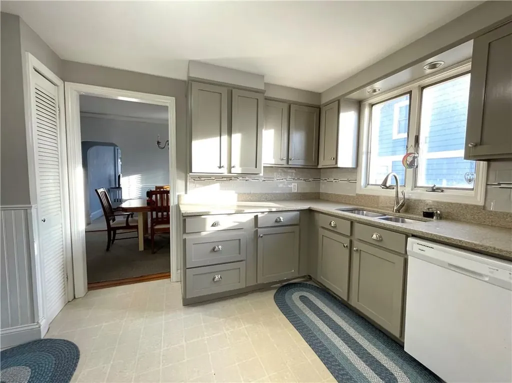 25 Elinora Street East Providence RI 02915