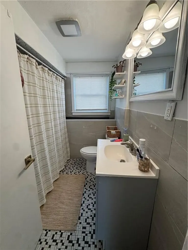 321 Budlong Road Cranston RI 02920