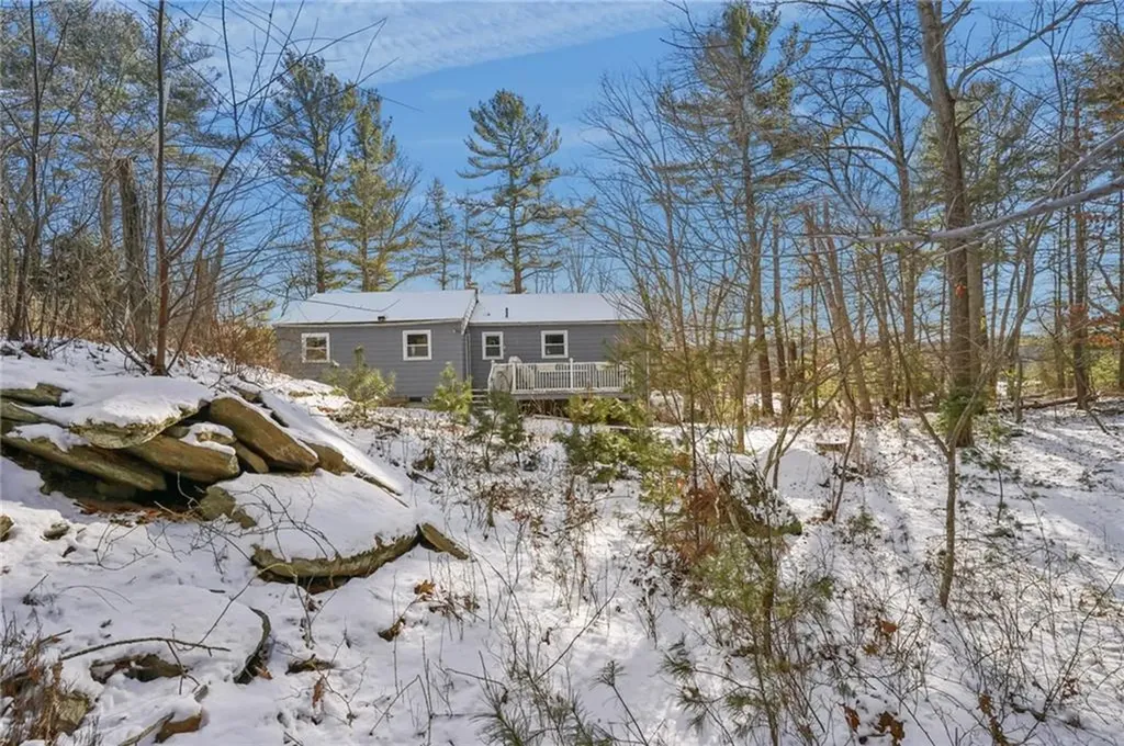 370 Maple Valley Road Coventry RI 02816