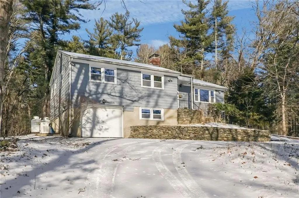 370 Maple Valley Road Coventry RI 02816