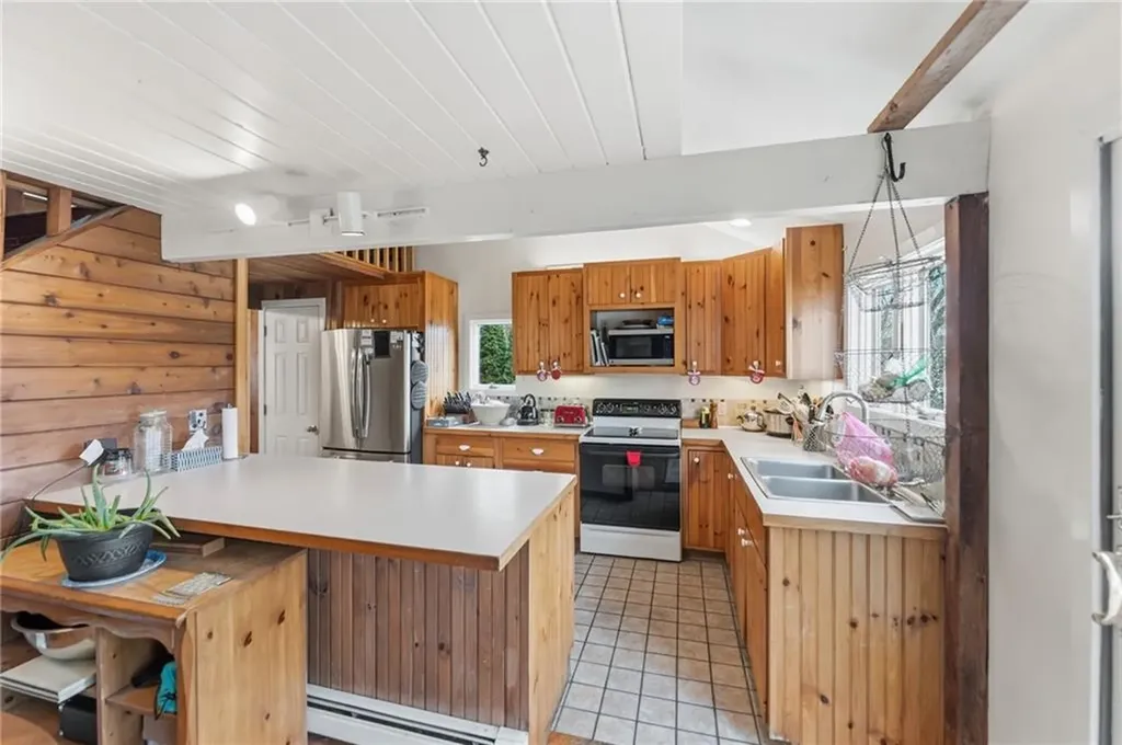 4 Lakeside Drive Narragansett RI 02882