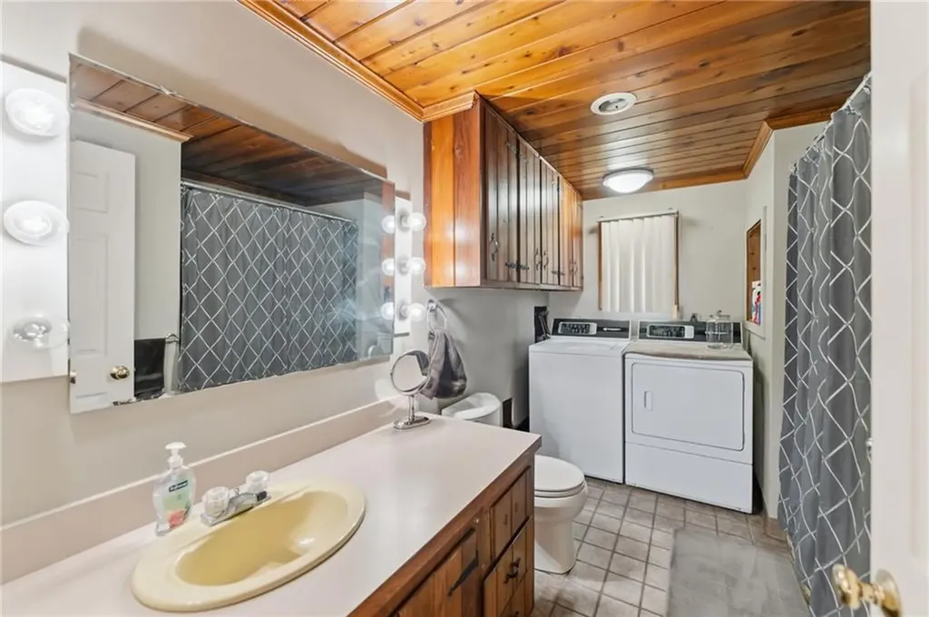 4 Lakeside Drive Narragansett RI 02882