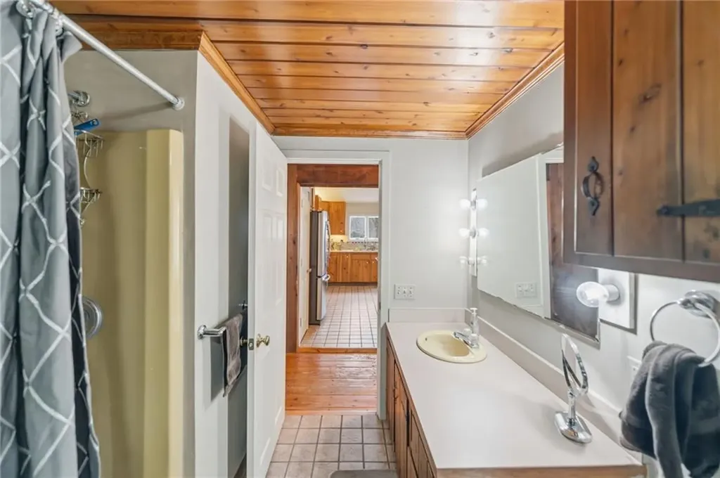 4 Lakeside Drive Narragansett RI 02882