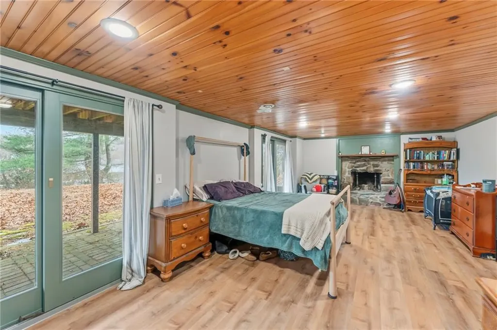 4 Lakeside Drive Narragansett RI 02882