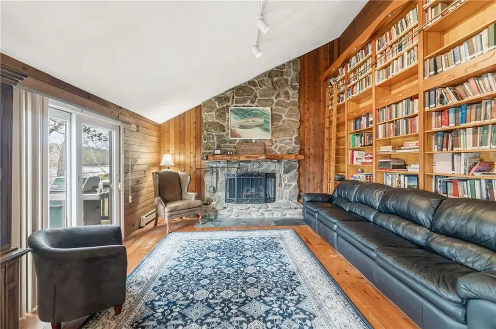 4 Lakeside Drive Narragansett RI 02882