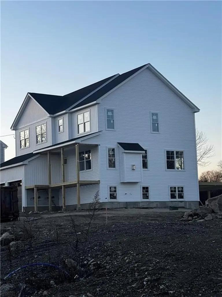 25 Massasoit Avenue Bristol RI 02809