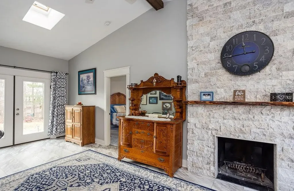 70 Ellen Lane Cranston RI 02921