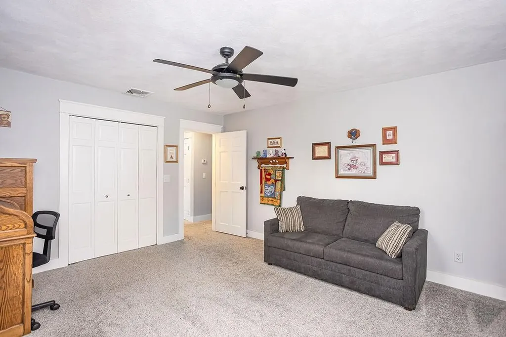 70 Ellen Lane Cranston RI 02921