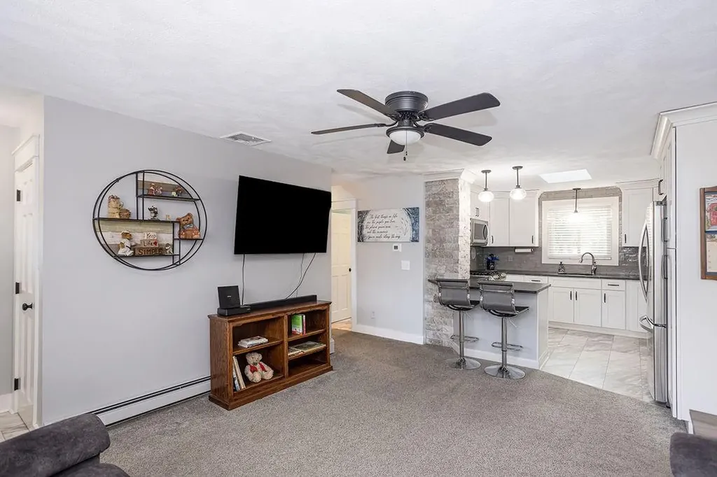 70 Ellen Lane Cranston RI 02921