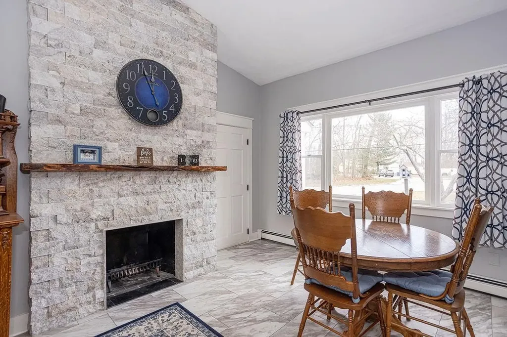 70 Ellen Lane Cranston RI 02921