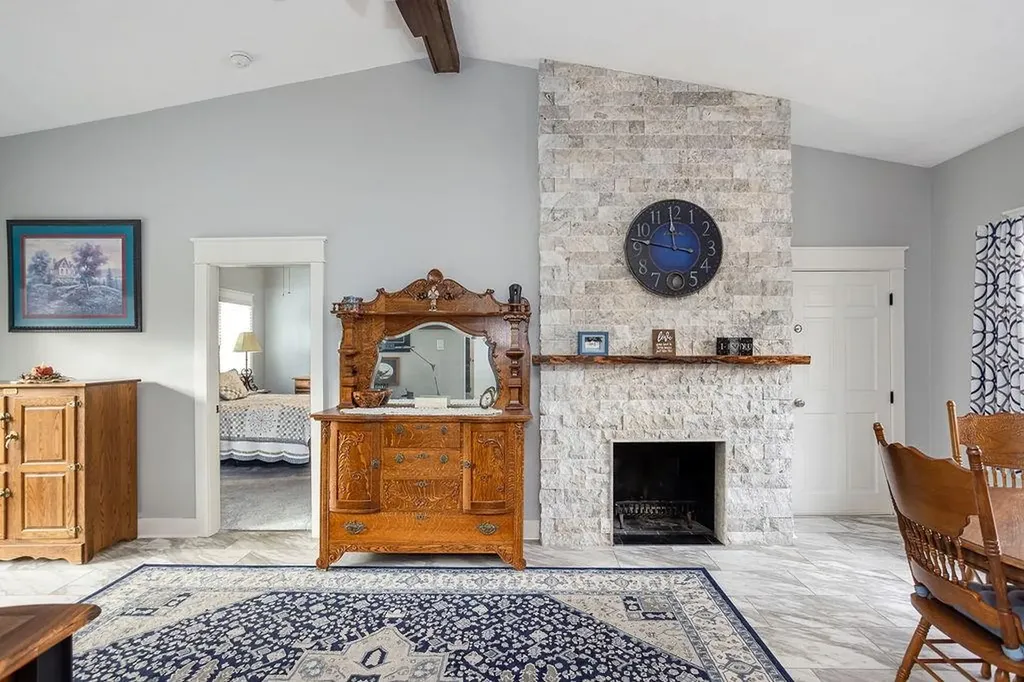 70 Ellen Lane Cranston RI 02921