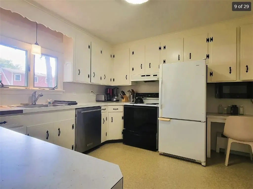 106 Pettaquamscutt Lake Road Narragansett RI 02874