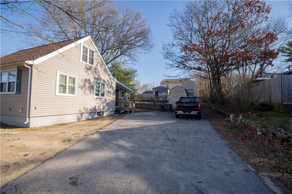 166 Hopkins Hill Road Coventry RI 02816