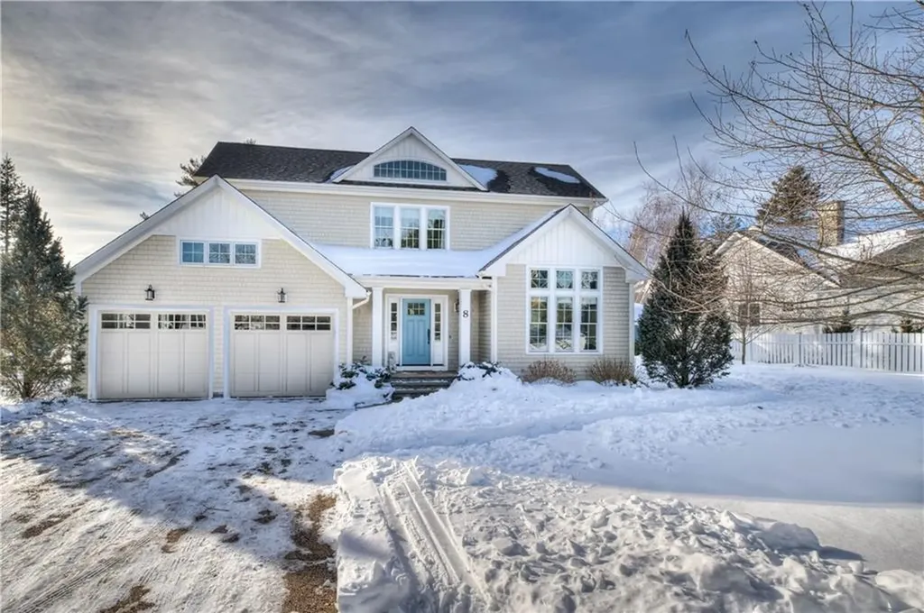 8 Highland Road Bristol RI 02809