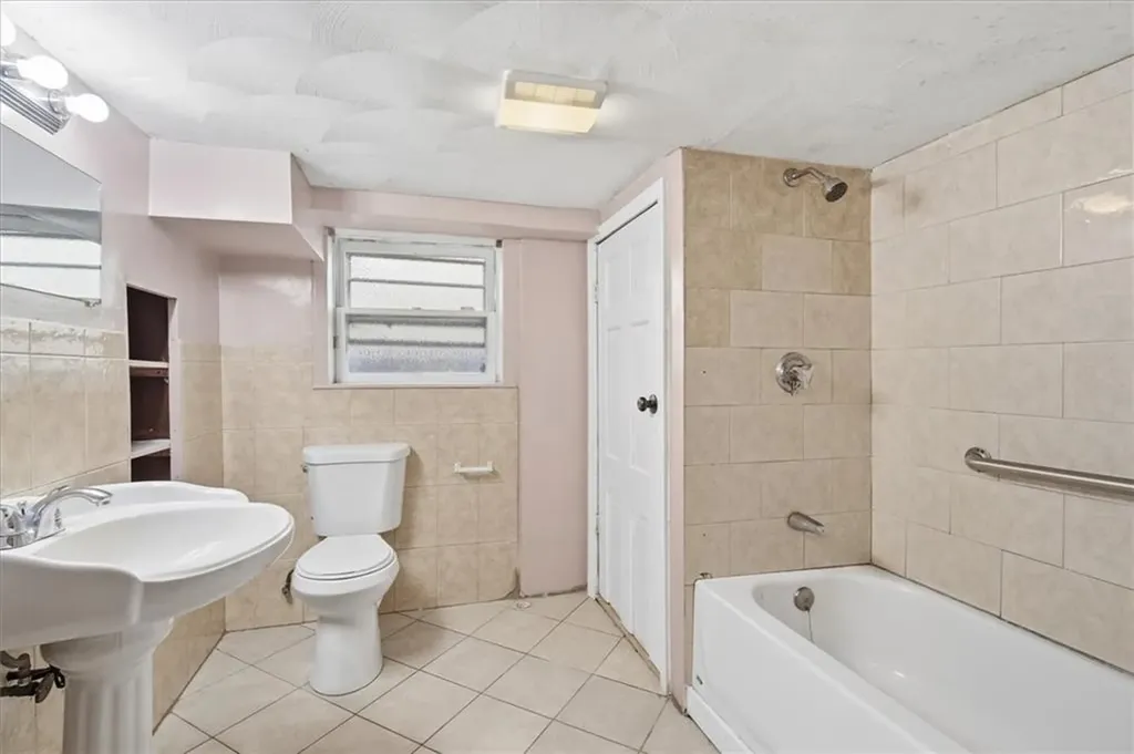 36 Auburn Street Pawtucket RI 02860