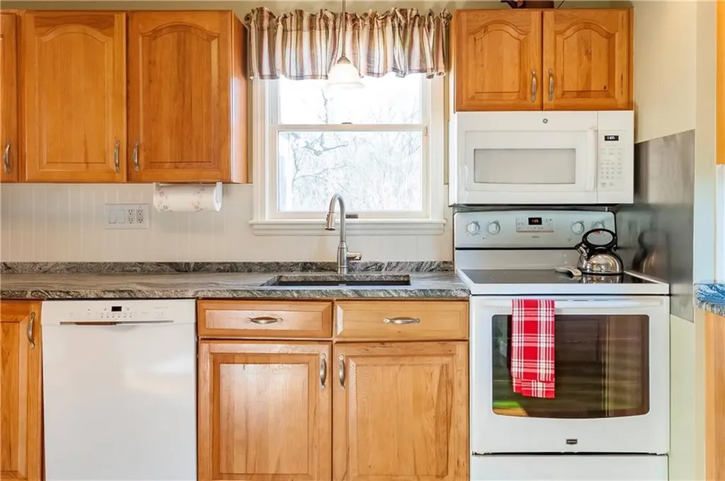 77 Pinecrest Drive Pawtucket RI 02861