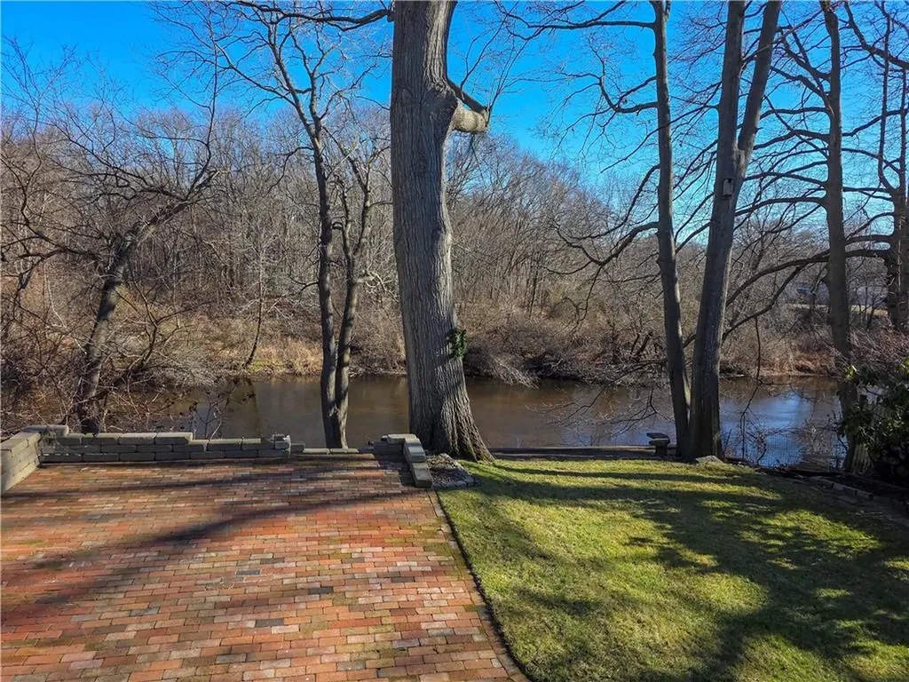 77 Pinecrest Drive Pawtucket RI 02861