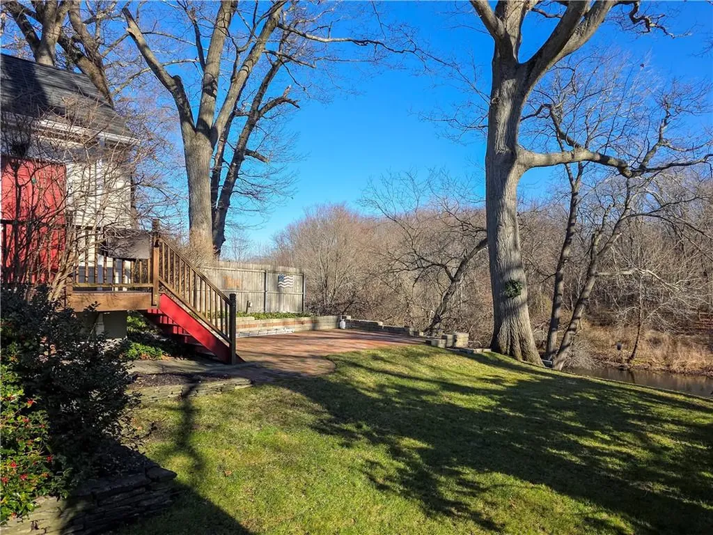 77 Pinecrest Drive Pawtucket RI 02861