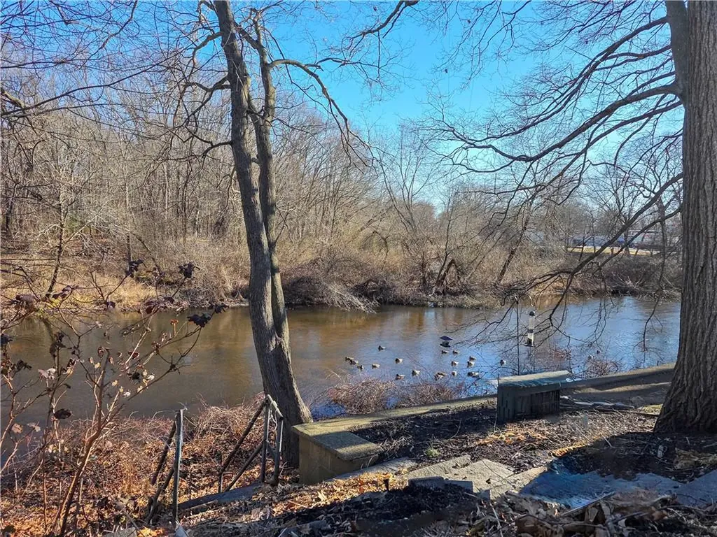 77 Pinecrest Drive Pawtucket RI 02861