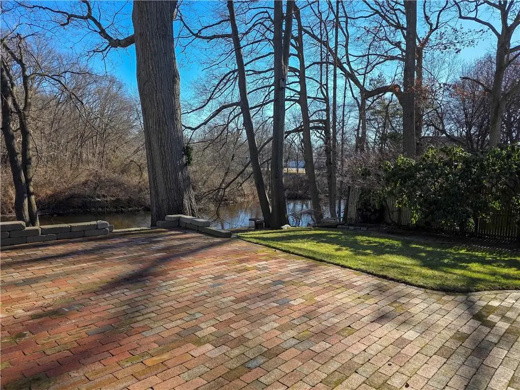 77 Pinecrest Drive Pawtucket RI 02861