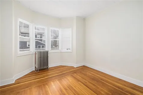 10 Broad Street Warren RI 02885