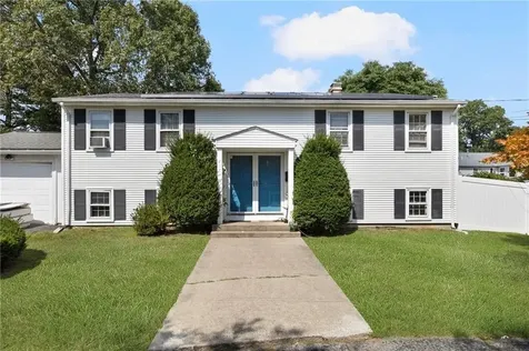 207 Stillwater Drive Warwick RI 02889