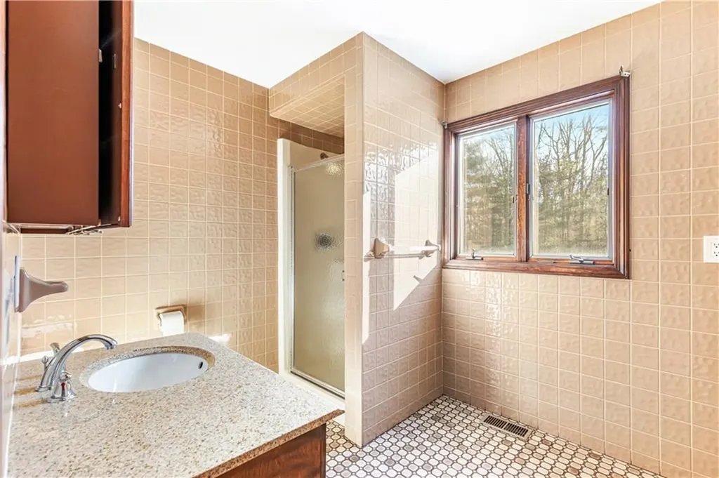 22 Angell Road Scituate RI 02857