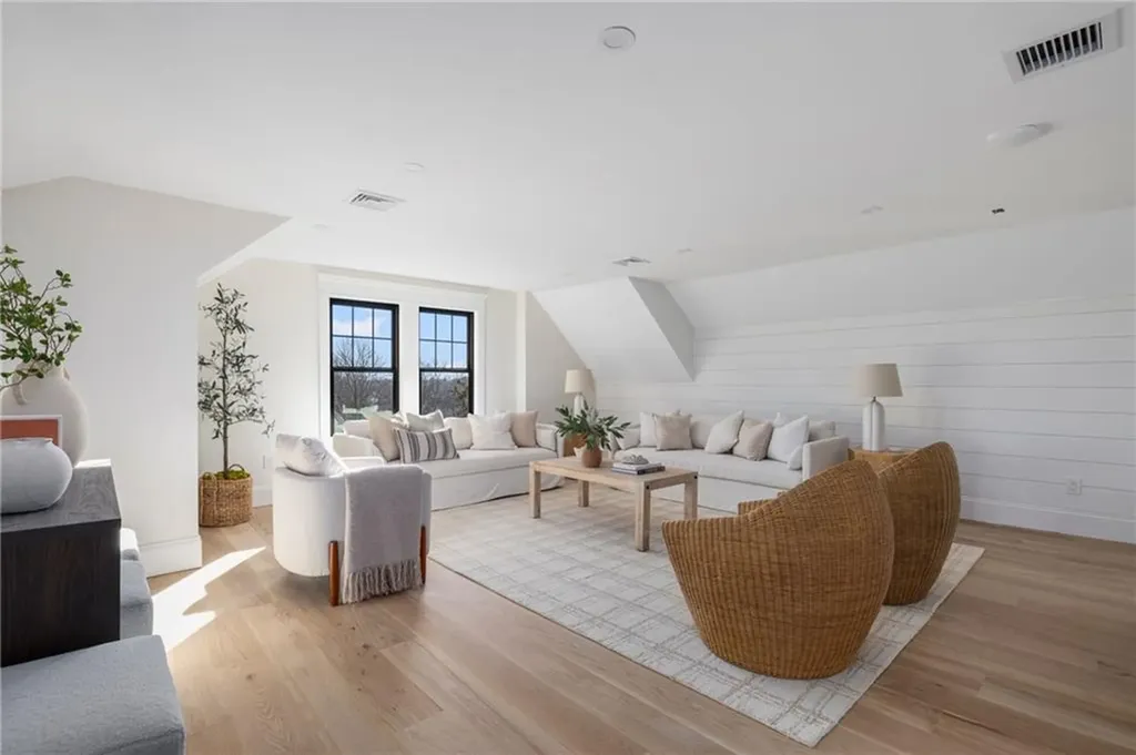 14 Kay Boulevard Middletown RI 02842