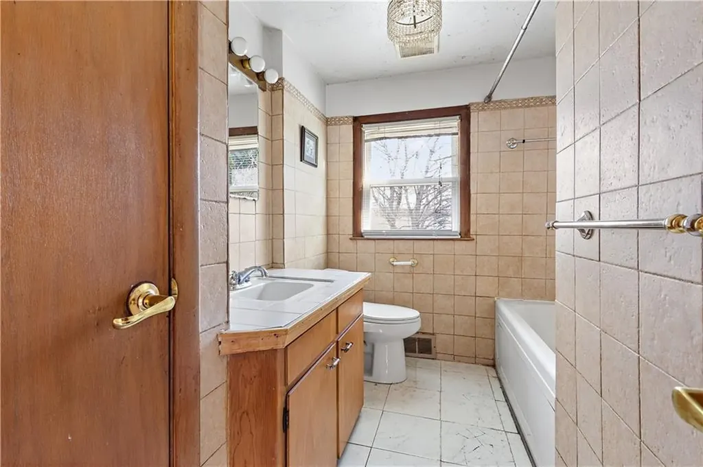 44 Charles Street East Providence RI 02914