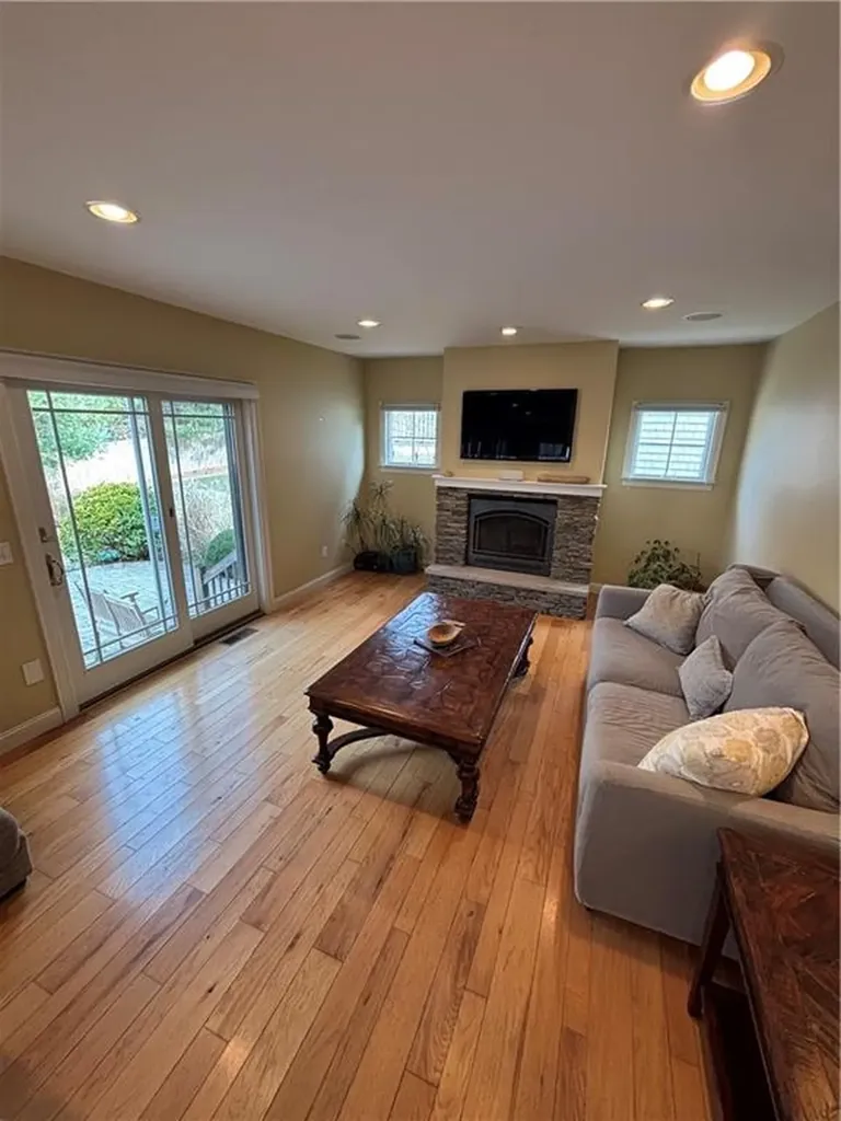 44 Mast Street Jamestown RI 02835