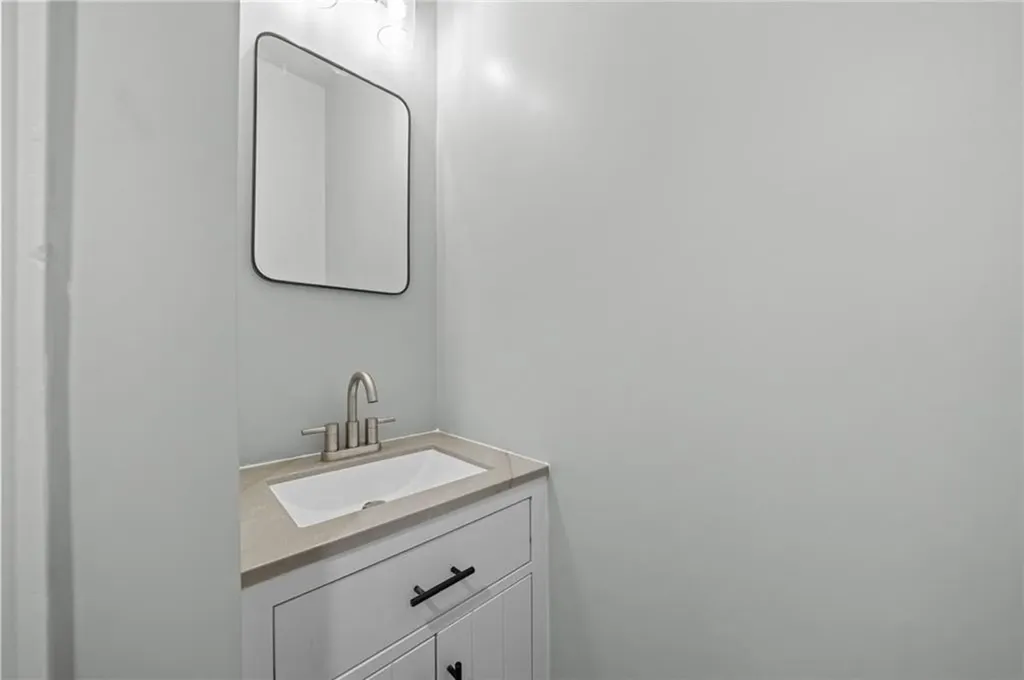 11 Bayview Avenue Newport RI 02840