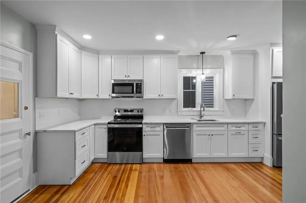 11 Bayview Avenue Newport RI 02840