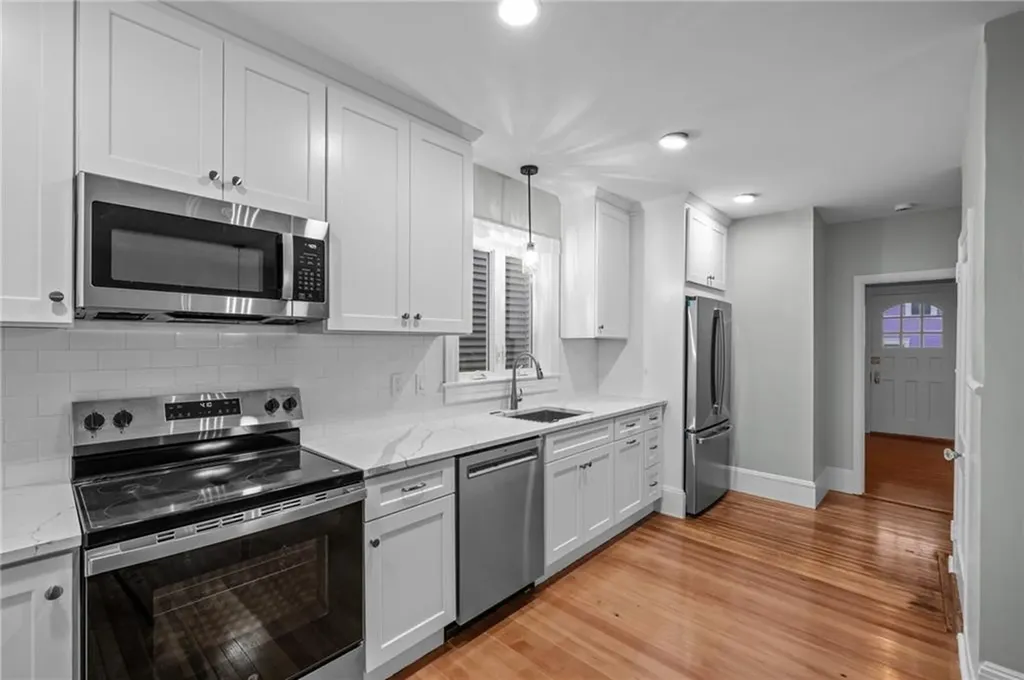 11 Bayview Avenue Newport RI 02840