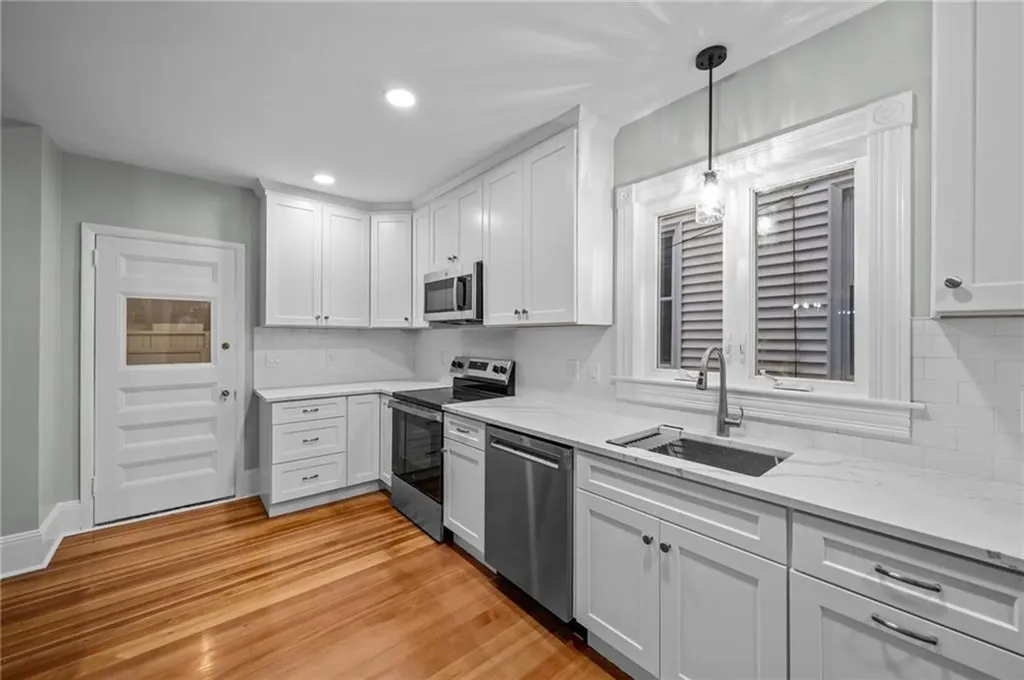 11 Bayview Avenue Newport RI 02840