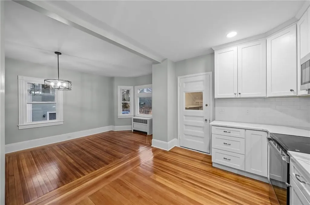 11 Bayview Avenue Newport RI 02840